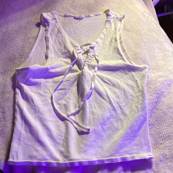 Cute laced tank top - Picture 1 of 1